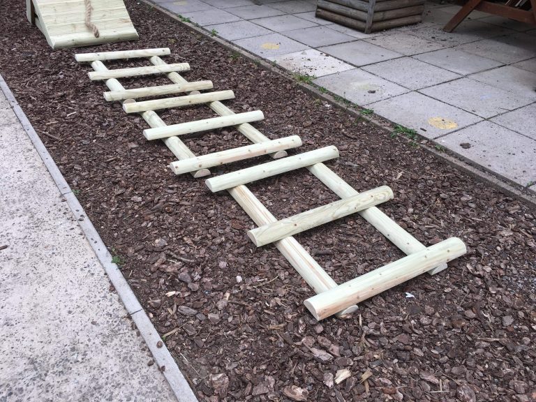 1m Stepping Floor Ladder (3)