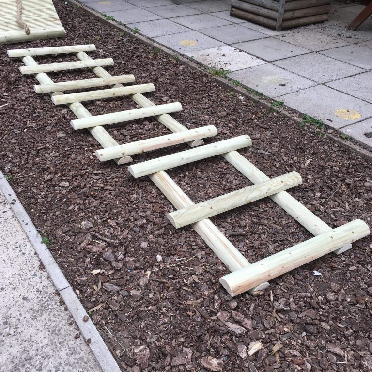 1m Stepping Floor Ladder (3)