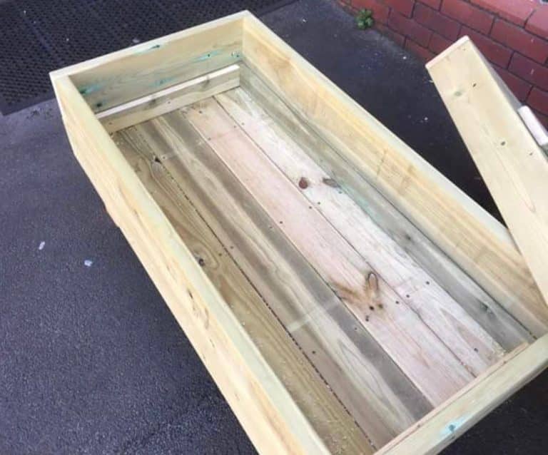 Raised Sandpit with Lid - Image 2