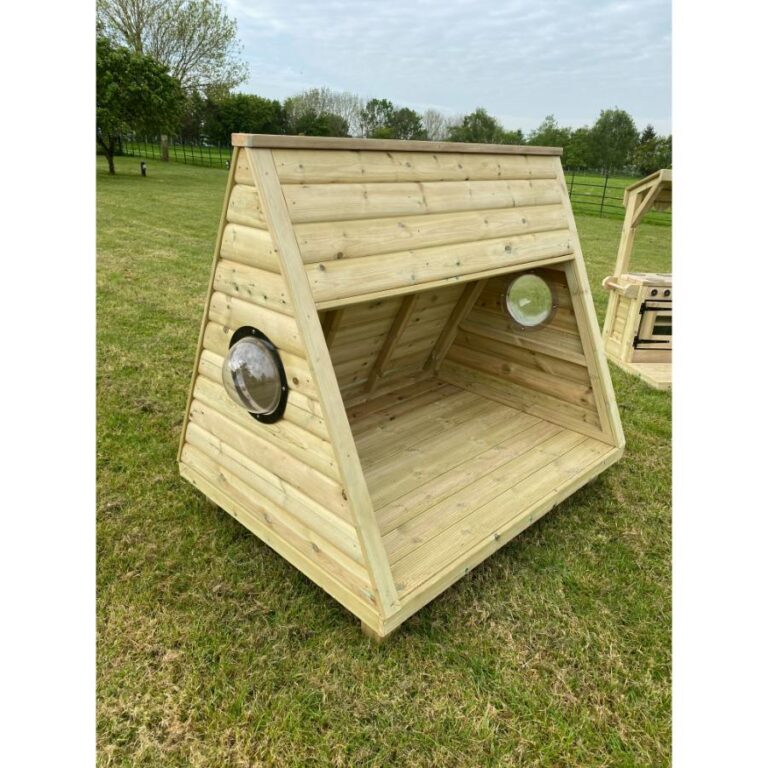 Outdoor Triangular Den